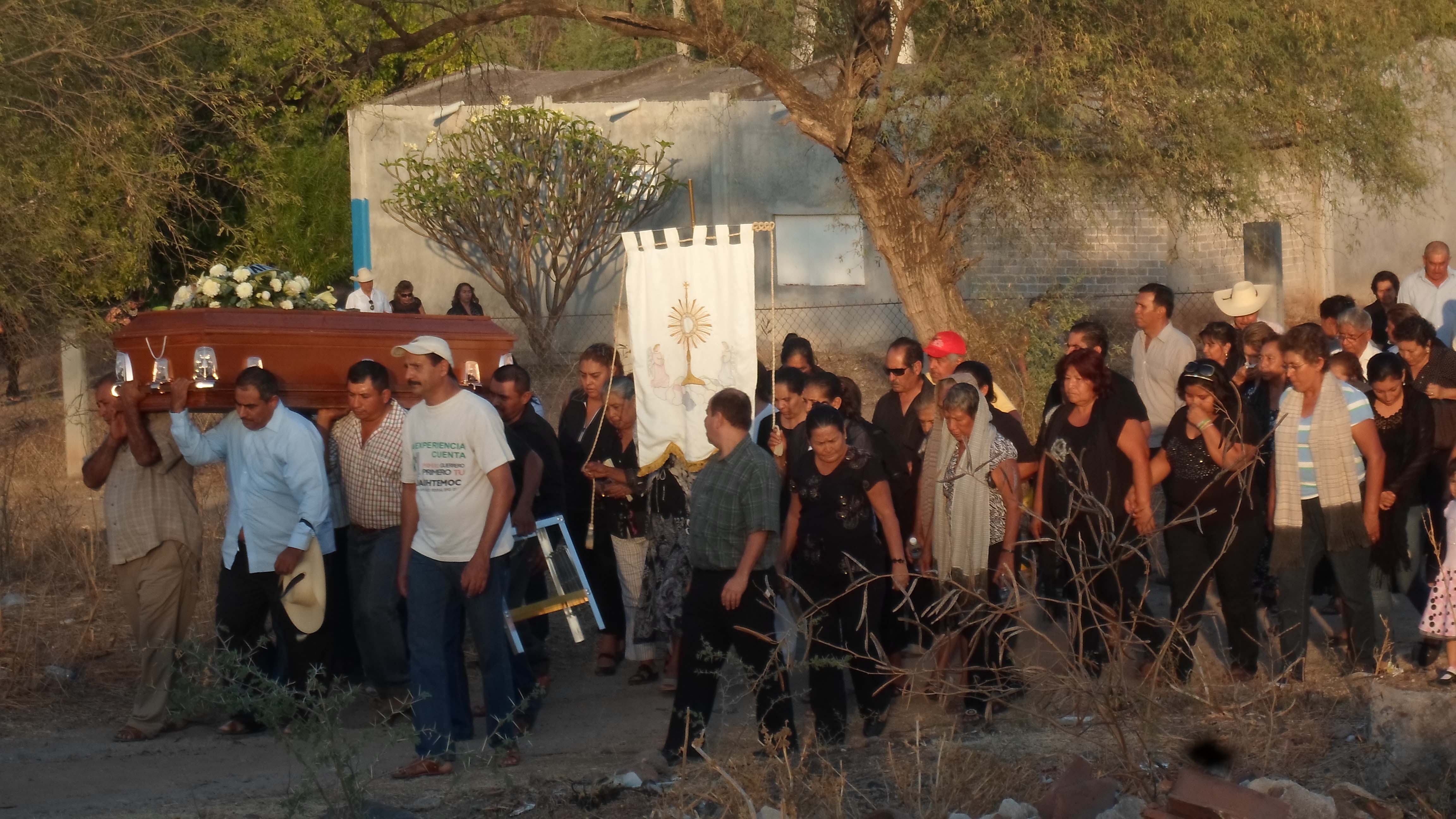 TRISTEZA EN ZIRÁNDARO POR EL DECESO DE CELESTE BERMÚDEZ NÚÑEZ