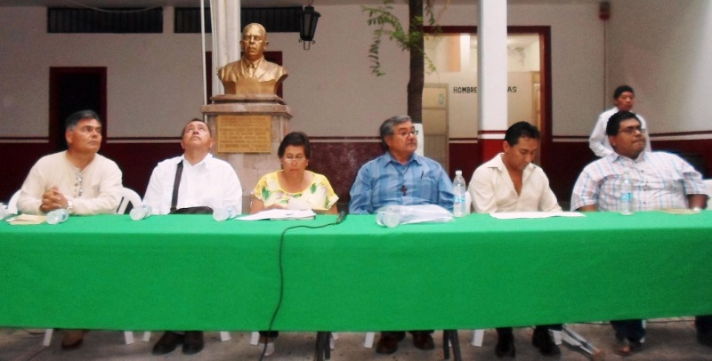 CALIDA PRESENTACIÓN DE LA REVISTA CORAZÓN DE CUERAMO EN HUETAMO