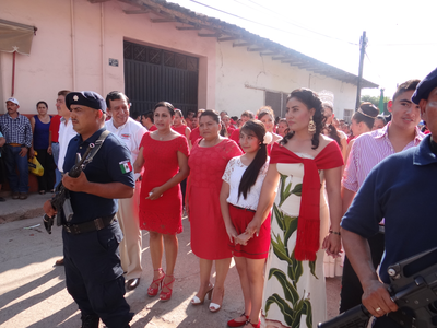 21 ESCUELAS ENCABEZARON EL DESFILE DE4L 30 DE SEPTIEMBRE EN HUETAMO