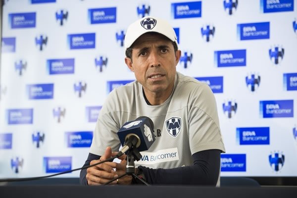 Por dignidad hay que vencer a Chivas: Carlos Barra