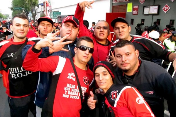 Seguidores 'Ticos' ahorraron hasta para la Final en México