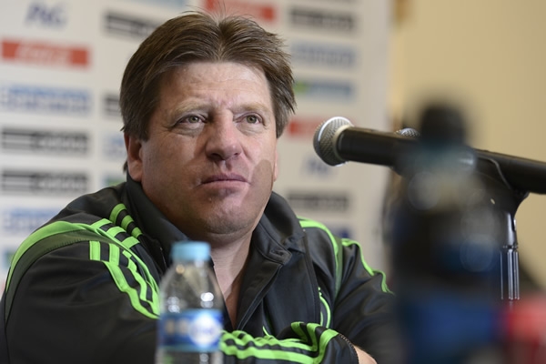 Es ilógico pensar que estamos con más presión: Miguel Herrera