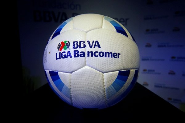 Presentó Liga MX balón por la educación