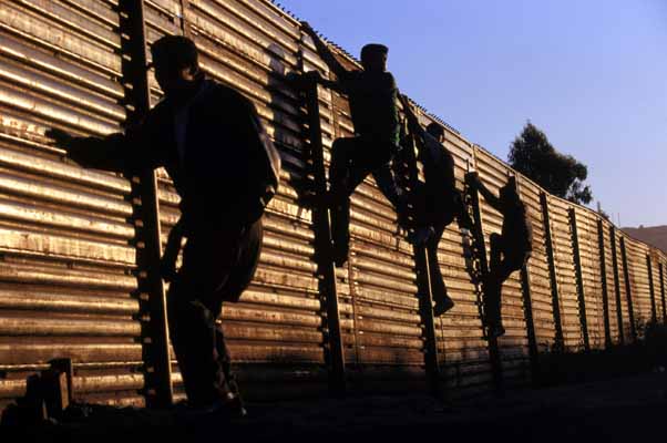 EEUU pide material para documentos de inmigración