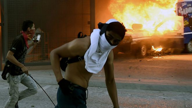México: manifestantes atacan edificio gubernamental en Guerrero